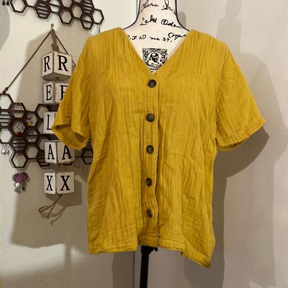Dip gauze button front top